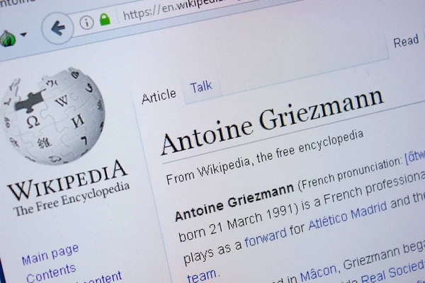 러시아 2018 Pc의 디스플레이에 앙투안 Griezmann에 위키백과 페이지 — 스톡 사진