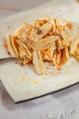 Bir beyaz bambu plaka Yuba veya fuju salata