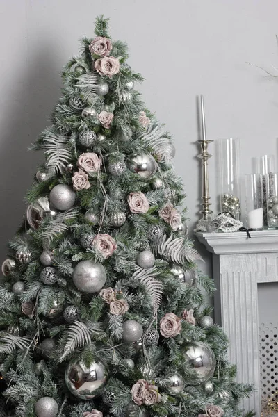 Arbre Cristaux Dans Une Pièce Pendant Célébration Noël — Photo