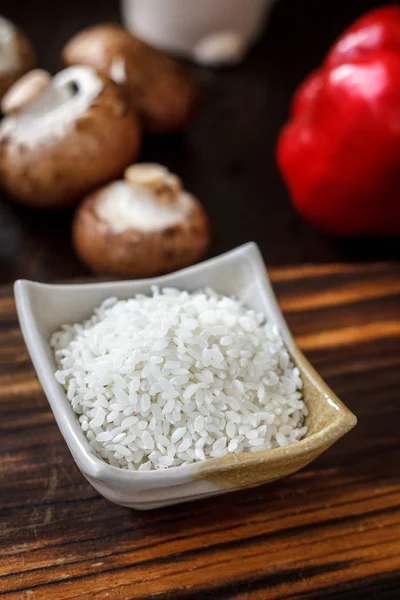 Cuenco Cerámica Con Arroz Sobre Tabla Madera — Foto de Stock