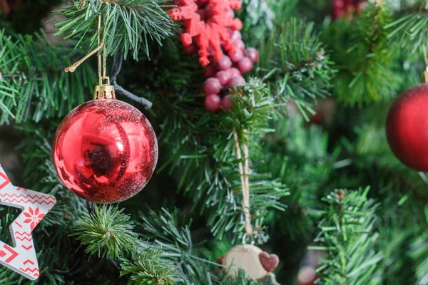 Boule Noël Rouge Sur Arbre Noël — Photo