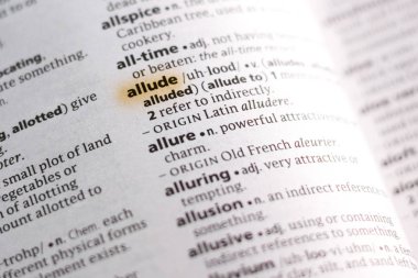 Sözcük veya tümceciğin marker ile vurgulanan bir sözlük Allude.