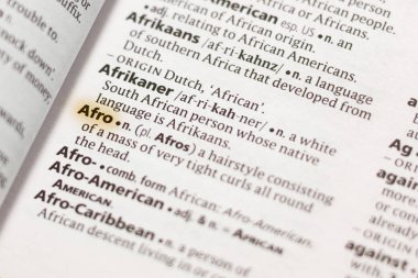 Sözcük veya tümceciğin Afro marker ile vurgulanan bir sözlük.