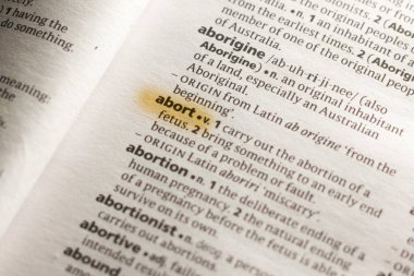 Sözcüğün veya tümceciğin iptal marker ile vurgulanan Sözlükteki.