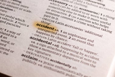 Sözcük veya tümceciğin marker ile vurgulanan bir sözlük kaza.