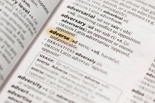 Λέξη Φράση Ανεπιθύμητες Ένα Λεξικό Που Επισημαίνονται Μαρκαδόρο — Φωτογραφία Αρχείου