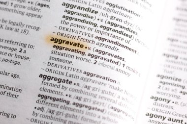 Sözcük veya tümceciğin marker ile vurgulanan bir sözlük Aggravate.