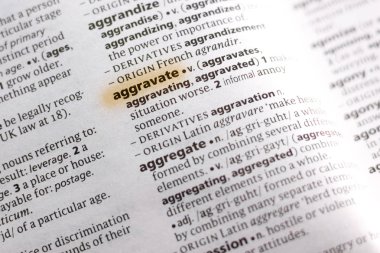 Sözcük veya tümceciğin marker ile vurgulanan bir sözlük Aggravate.