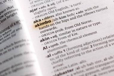 Sözcük veya tümceciğin Akimbo marker ile vurgulanan bir sözlük.