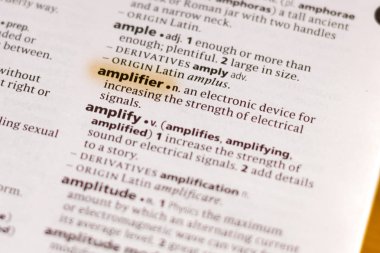 Sözcük veya tümceciğin marker ile vurgulanan bir sözlük amplifikatör.