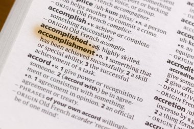 Sözcük veya tümceciğin marker ile vurgulanan bir sözlük başarı.