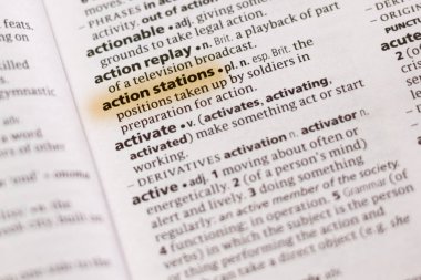 Marker ile vurgulanan sözlüğe sözcük veya tümcecik harekat istasyonları.