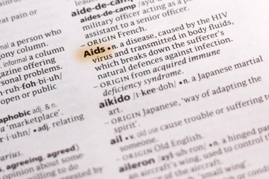 Marker ile vurgulanan sözlüğe sözcük veya tümcecik AIDS.