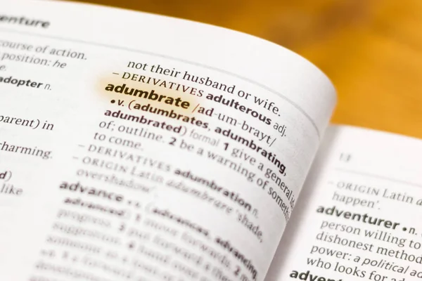 Λέξη Φράση Adumbrate Ένα Λεξικό Που Επισημαίνονται Μαρκαδόρο — Φωτογραφία Αρχείου