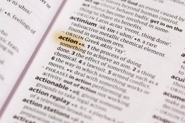 Sözcük veya tümceciğin eylem marker ile vurgulanan bir sözlük.