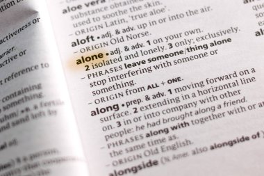 Sözcük veya tümceciğin marker ile vurgulanan bir sözlük Alone.