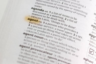 Sözcük veya tümceciğin marker ile vurgulanan bir sözlük aracı.