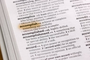 Sözcük veya tümceciğin başarmak marker ile vurgulanan bir sözlük.