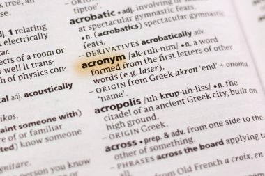 Sözcük veya tümceciğin marker ile vurgulanan bir sözlük kısaltma.