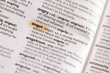 Sözcük veya tümceciğin Angst marker ile vurgulanan bir sözlük.