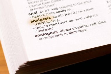 Sözcük veya tümceciğin marker ile vurgulanan bir sözlük analjezik.