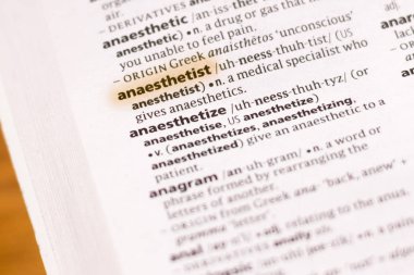 Sözcük veya tümceciğin marker ile vurgulanan bir sözlük anestezi.