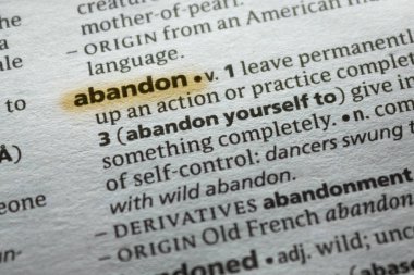 Sözcüğün veya tümceciğin terk marker ile vurgulanan Sözlükteki.