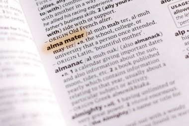 Sözcüğün veya tümceciğin okulumu bir sözlük marker ile vurgulanan.