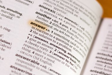 Sözcüğün veya tümceciğin cevap marker ile vurgulanan Sözlükteki.