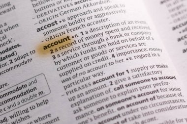 Sözcüğün veya tümceciğin hesap marker ile vurgulanan Sözlükteki.