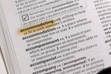 Sözcüğün veya tümceciğin Accommodating Sözlükteki marker ile vurgulanan.