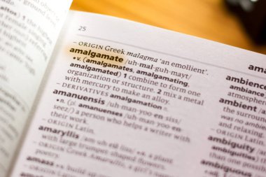 Sözcük veya tümceciğin tevhit marker ile vurgulanan bir sözlük.