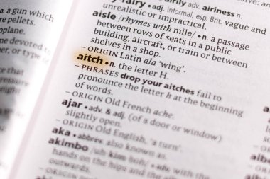 Sözcük veya tümceciğin Aitch marker ile vurgulanan bir sözlük.