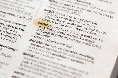 Sözcüğün veya tümceciğin Aeon marker ile vurgulanan Sözlükteki.