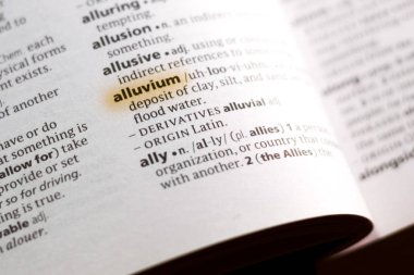 Sözcük veya tümceciğin marker ile vurgulanan bir sözlük alüvyon.