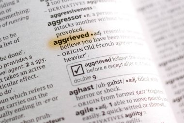 Sözcüğün veya tümceciğin Aggrieved Sözlükteki marker ile vurgulanan.