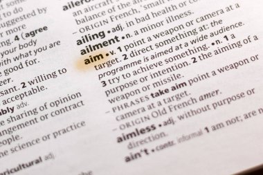 Sözcüğün veya tümceciğin amacı marker ile vurgulanan Sözlükteki.