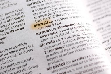 Sözcüğün veya tümceciğin posta marker ile vurgulanan Sözlükteki.