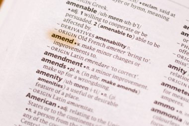 Sözcük veya tümceciğin DeğiştirecekATİNA marker ile vurgulanan bir sözlük.