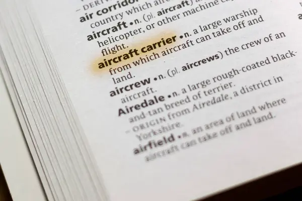 辞書で空母がマーカーで強調単語または語句 — ストック写真
