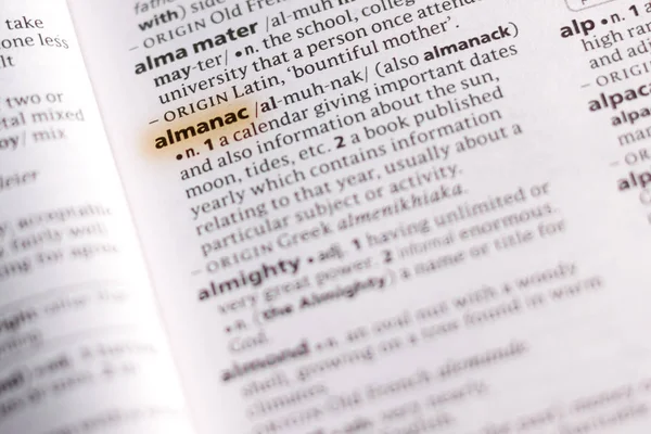 マーカーで強調表示されます年鑑 辞書で単語またはフレーズ — ストック写真