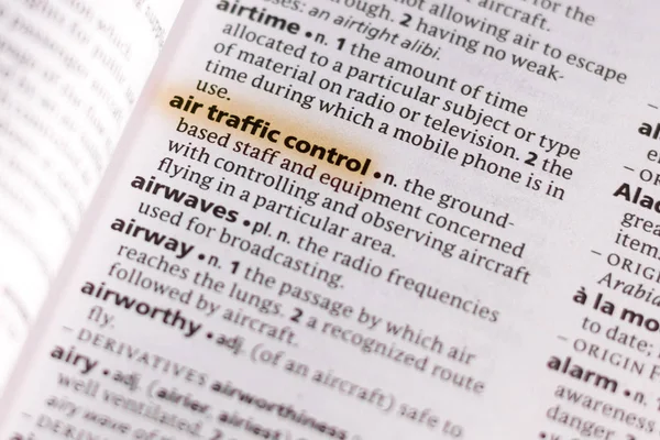 単語または語句航空交通管制マーカーで強調表示されます辞書 — ストック写真