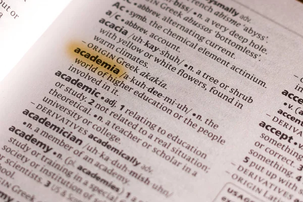 Λέξη Φράση Ακαδημαϊκή Κοινότητα Ένα Λεξικό Επισημαίνονται Μαρκαδόρο — Φωτογραφία Αρχείου