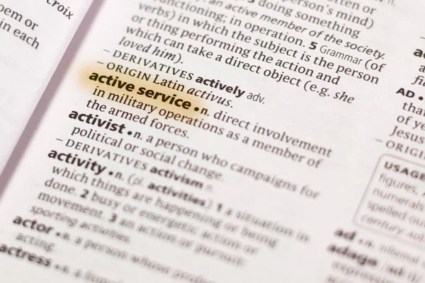 Λέξη Φράση Ενεργού Υπηρεσίας Ένα Λεξικό Επισημαίνονται Μαρκαδόρο — Φωτογραφία Αρχείου