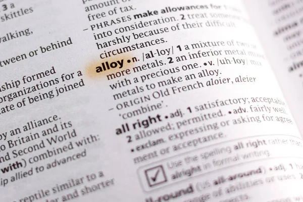 Sözcüğün veya tümceciğin alaşım marker ile vurgulanan Sözlükteki.