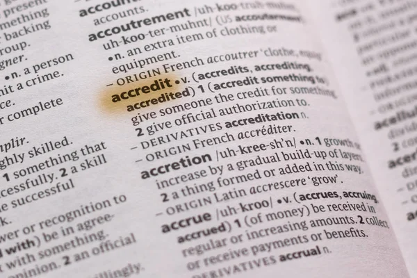 Λέξη Φράση Accredit Ένα Λεξικό Που Επισημαίνονται Μαρκαδόρο — Φωτογραφία Αρχείου