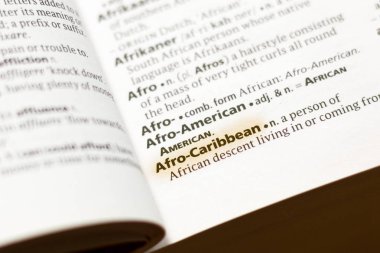 Sözcük veya tümceciğin Afro-Karayip marker ile vurgulanan bir sözlük.