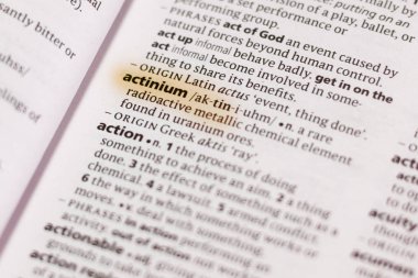 Sözcük veya tümceciğin aktinyum marker ile vurgulanan bir sözlük.