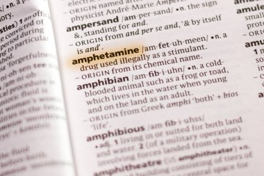 Sözcük veya tümceciğin amfetamin marker ile vurgulanan bir sözlük.