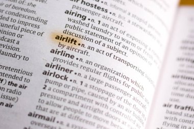 Sözcüğün veya tümceciğin hava nakil marker ile vurgulanan Sözlükteki.